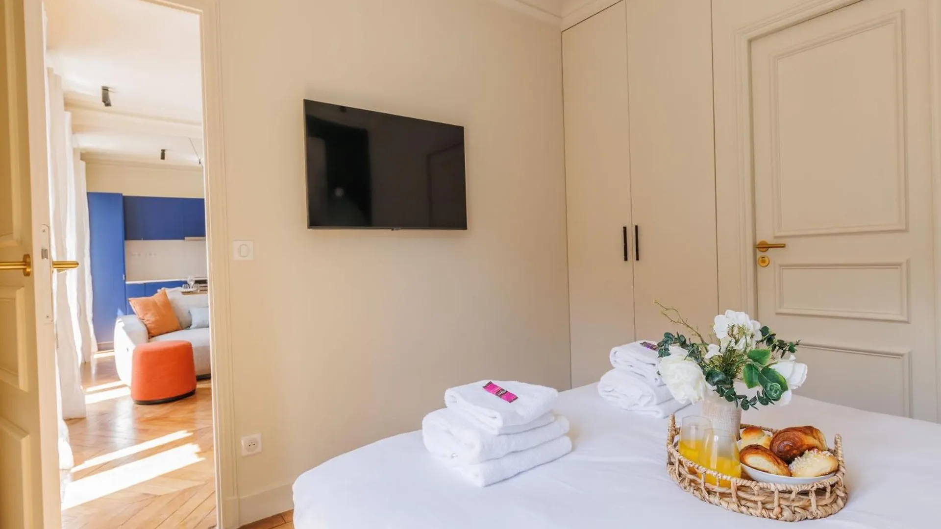 Charming Apartment - 3Bdr 6P - St Germain Des Pres contacts